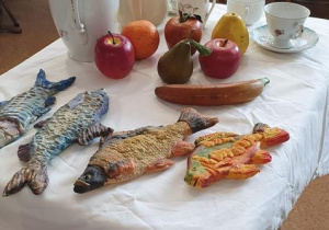 Ryby, naczynia i sztuczne owoce czyli inspiracja