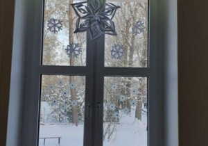 Zimowa dekoracja okien