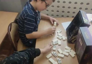 Bartek układa domino