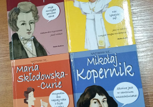 Cztery książki.