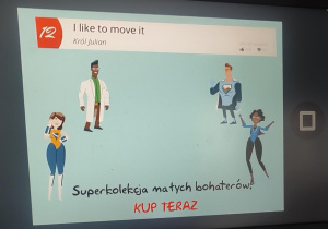 Screen filmu dotyczącego wpływu reklam na ludzi.