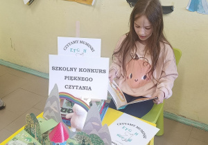Alina z 2c czyta tekst