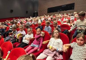 Grupa uczniów Szkoły Podstawowej nr122 w Łodzi