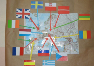 Mapa europy i flagi państwowe