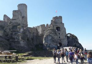 Klasy piąte podbijają zamek w Ogrodzieńcu 
